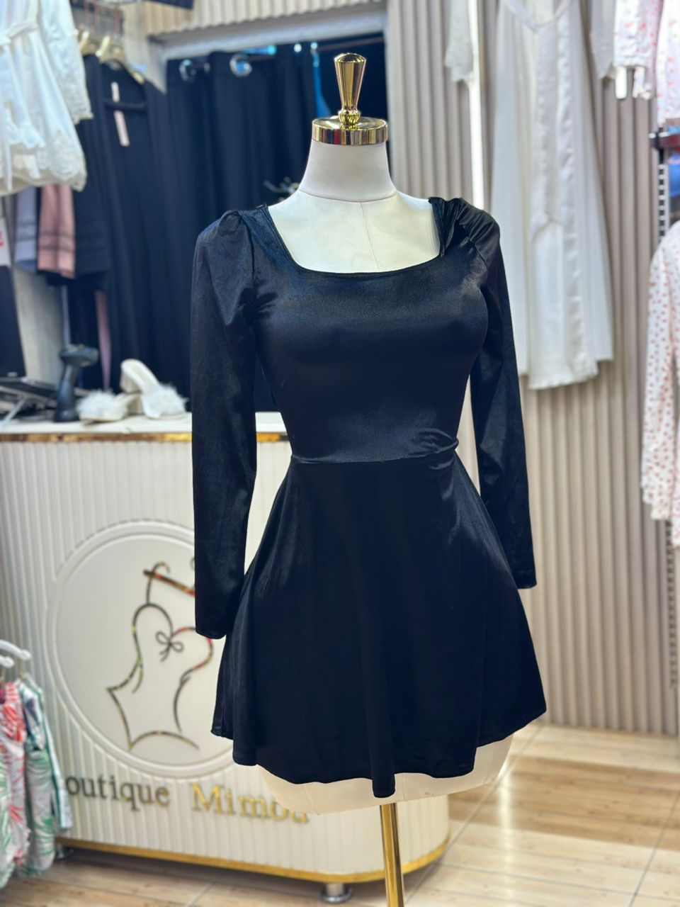 La Robe Patineuse à Dos Nu