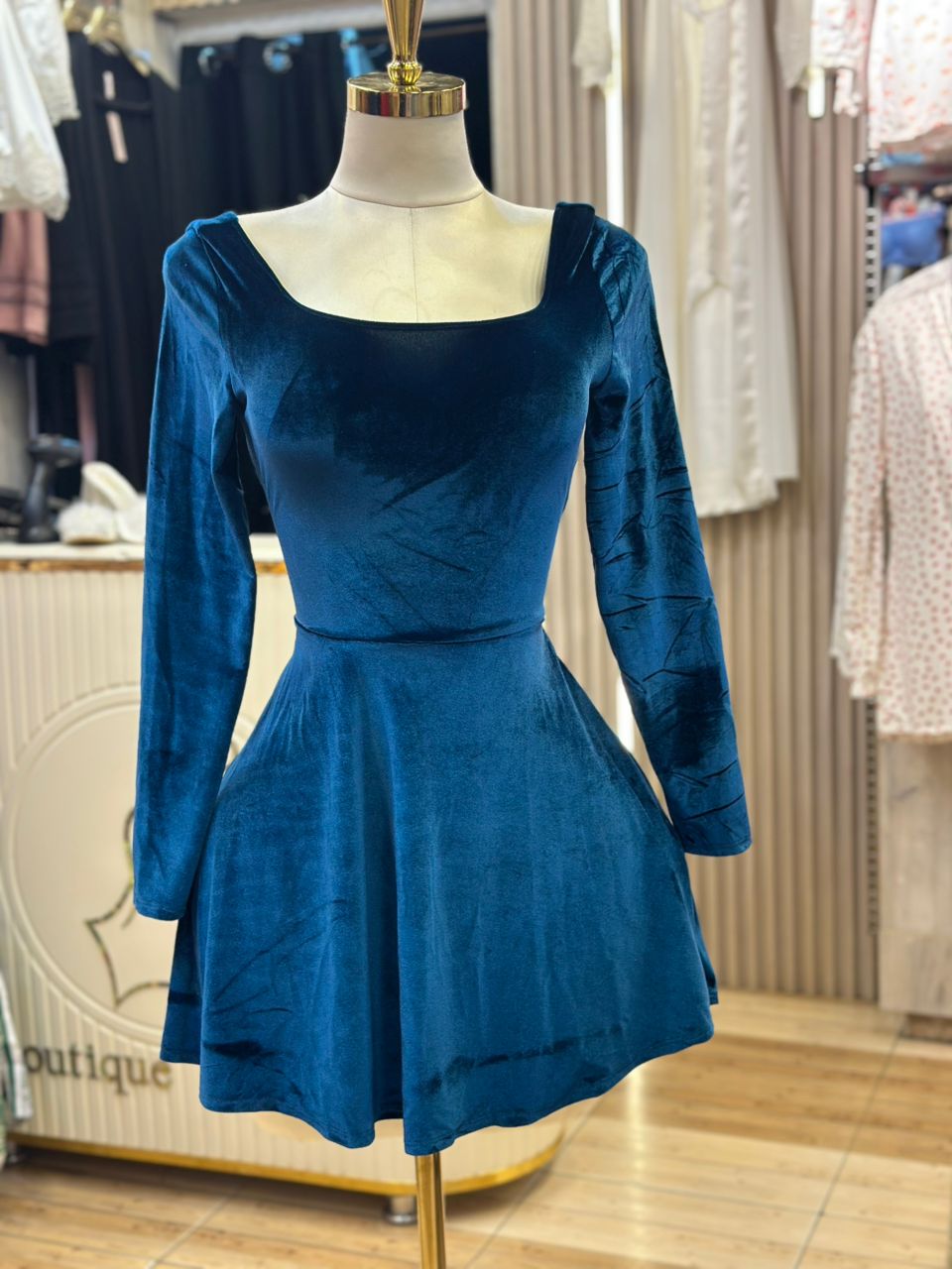 La Robe Patineuse à Dos Nu